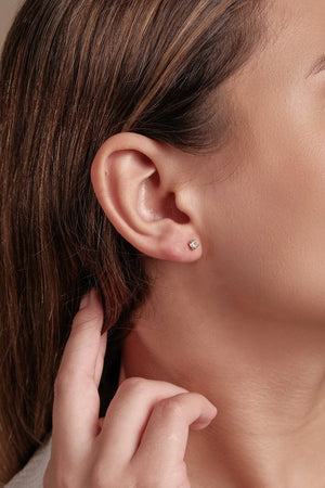 Brinco Ponto de Luz Zircônia 4 mm Banhado a Ouro 18K