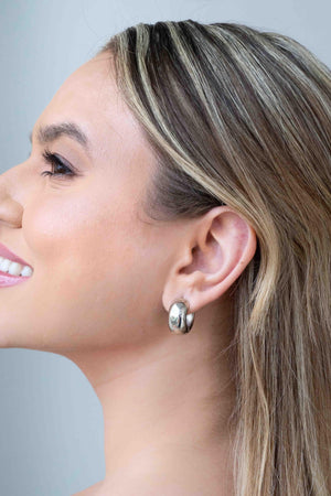 Brinco Argola Abaulada Lisa 2 cm Ródio Branco