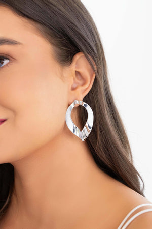 Brinco Folha Vazado Liso Ródio Branco