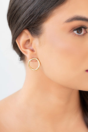 Brinco Circulo Vazado Tubo Banhado a Ouro 18K