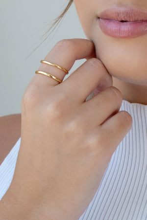 Anel Ajustável Dois Filetes Lisos Tamanho P Banhado a Ouro 18K