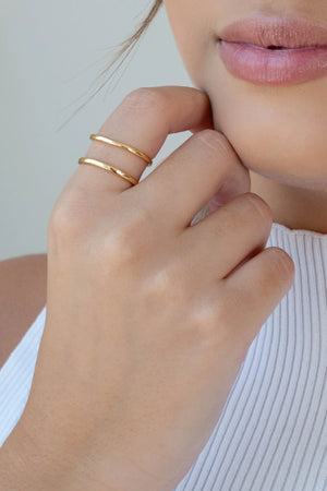 Anel Ajustável Dois Filetes Lisos Tamanho G Banhado a Ouro 18K