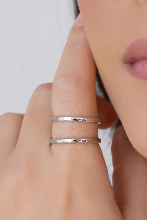 Anel Ajustável Dois Filetes Lisos Tamanho G Ródio Branco