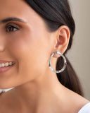 Brinco Oval Ondulado 4 cm Ródio Branco