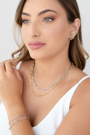 Ear Hook Quadrado Vazado Banhado a Ouro 18K