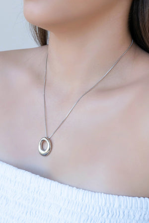 Gargantilha Veneziana Oval Vazado Ródio Branco