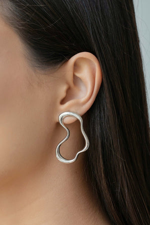 Brinco Orgânico Liso Vazado Ródio Branco