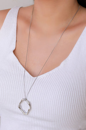 Gargantilha Longa Pingente Orgânico Vazado 3.8 cm Ródio Branco - 65 cm