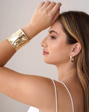 Brinco Argola Quadrada Torcida 2.5 cm Banhado a Ouro 18K