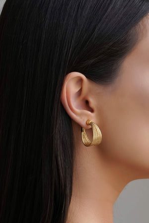 Brinco Argola Fios Texturizados 2.5 cm Banhado a Ouro 18K