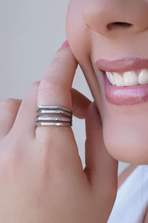 Anel Reto Filetes Tamanho 18 Ródio Branco