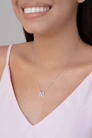 Gargantilha Veneziana Letra M Cravejada Cristal Ródio Branco - 45 cm