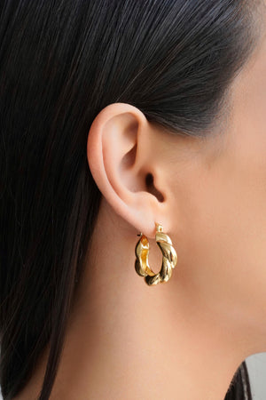 Brinco Argola Torcida Fecho Italiano 2.6 cm Banhado a Ouro 18K