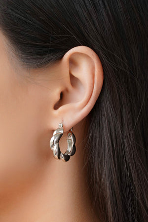 Brinco Argola Torcida Fecho Italiano 2.6 cm Ródio Branco