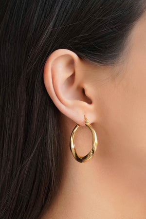 Brinco Argola Torcida Lisa Fecho Italiano 3.3 cm Banhado a Ouro 18K