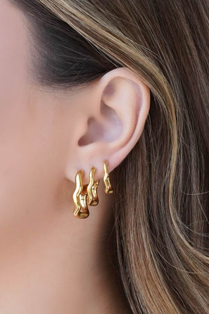 Brinco Argola Click Ondulada 2.4 cm Banhado a Ouro 18K