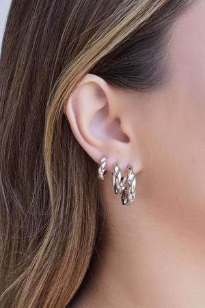 Brinco Argola Click Torcida 1.8 cm Ródio Branco