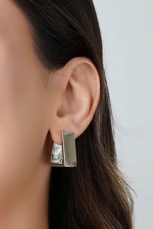 Brinco Argola Click Triangular Reta Lisa 2.4 cm Ródio Branco