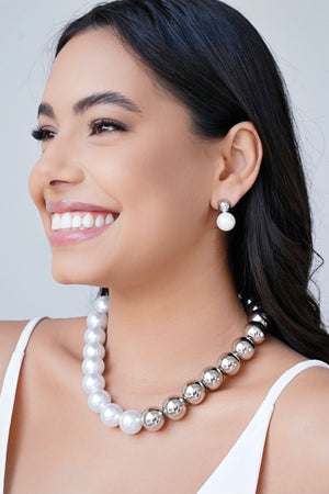 Gargantilha Bolas Lisas e Pérolas Ródio Branco - 40 cm