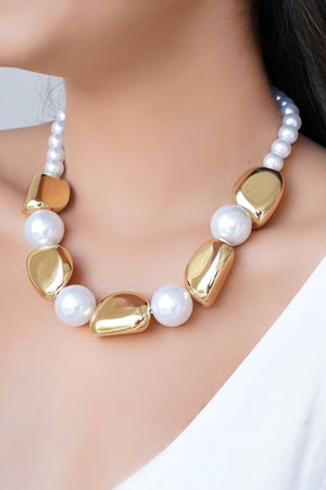 Gargantilha Orgânicos e Pérolas Banhado a Ouro 18K - 40 cm