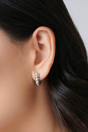 Brinco Argola Click Torcida 1.6 cm Ródio Branco