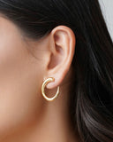 Brinco Oval Liso Vazado 2.4 cm Banhado a Ouro 18K