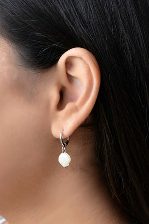 Brinco Argola Click Concha Pérola 2.6 cm Ródio Branco