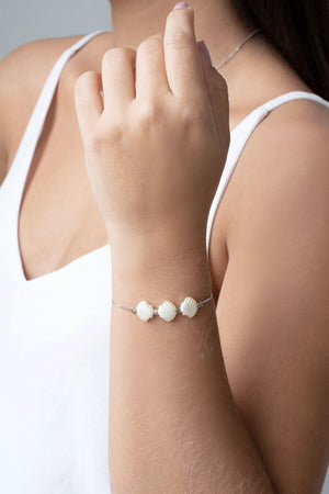 Pulseira Concha Pérola Fecho Gravata Ródio Branco