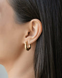 Brinco Argola Click Quadrada Orgânica Lisa 1.9 cm Banhado a Ouro 18K