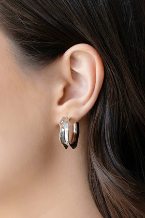 Brinco Argola Orgânica 2.3 cm Ródio Branco