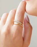 Anel Entrelaçado Cravejado Cristal Tamanho 18 Banhado a Ouro 18K