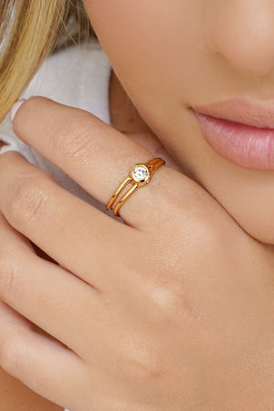 Anel Vazado Ponto de Luz Cristal Tamanho 22 Banhado a Ouro 18K