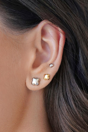 Brinco Flor Lisa 8 mm Ródio Branco