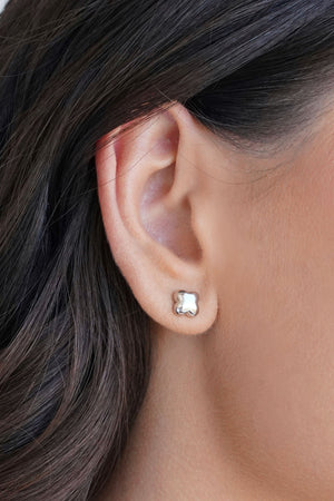 Brinco Flor Lisa 8 mm Ródio Branco