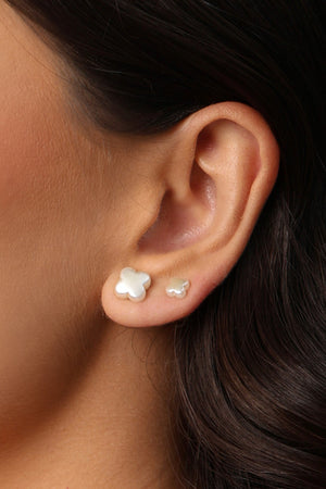 Brinco Flor Pérola 6 mm Banhado a Ouro 18K