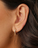 Brinco Argola Click Estrelas Cravejada Cristal 1.7 cm Banhado a Ouro 18K