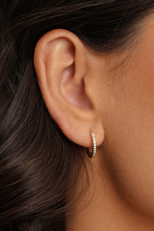 Brinco Argola Click Cravejado Cristal 1.5 cm Banhado a Ouro 18K