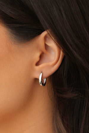 Brinco Argola Click Oval Lisa 1.5 cm Ródio Branco