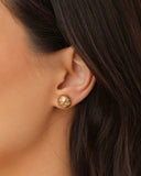 Brinco Meia Bola Detalhada Vazada 1.2 cm Banhado a Ouro 18K