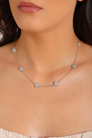 Gargantilha Elos Trevos Cravejados Cristal Ródio Branco - 45 cm