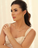 Gargantilha Plaquinhas Pontos de Luz Cristal Banhado a Ouro 18K - 45 cm