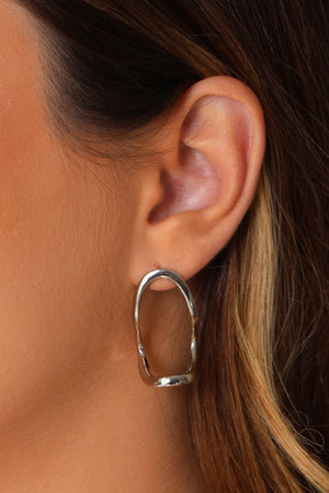 Brinco Orgânico Vazado Liso Ródio Branco