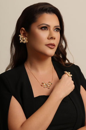 Gargantilha Veneziana Flor Pérola Banhado a Ouro 18K - 45 cm