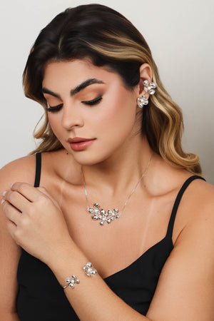 Gargantilha Veneziana Flor Pérola Ródio Branco - 45 cm