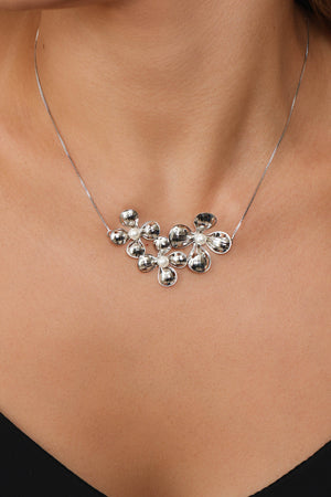 Gargantilha Veneziana Flor Pérola Ródio Branco - 45 cm