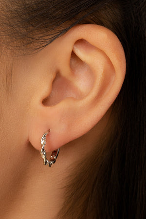 Brinco Argola Click Torcida 1.5 cm Ródio Branco