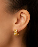 Dupla de Argolas Lisa e Entrelaçada Cravejado Cristal Banhado a Ouro 18K