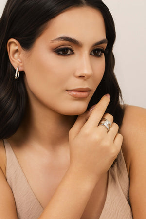 Anel Entrelaçado Cravejado Cristal Tamanho 12 Ródio Branco