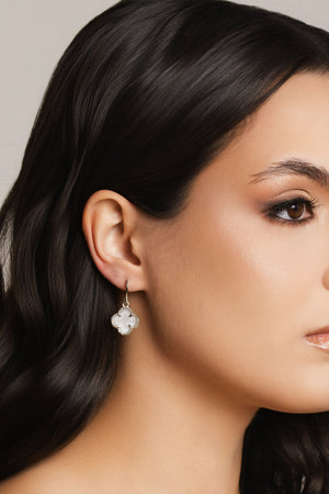 Brinco Argola Click Trevo Madrepérola 3.2 cm Ródio Branco