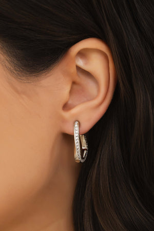 Brinco Argola Torcida Cravejada Cristal 2.3 cm Ródio Branco